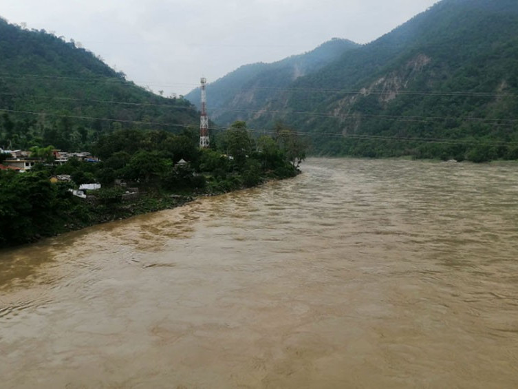 कर्णाली नदी कटानले जोखिममा बर्दियाको राजापुर र टीकापुरको श्रीलंका गाउँ